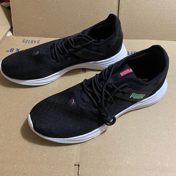 Size 11 women’s puma soft foam - Picture 3 of 3